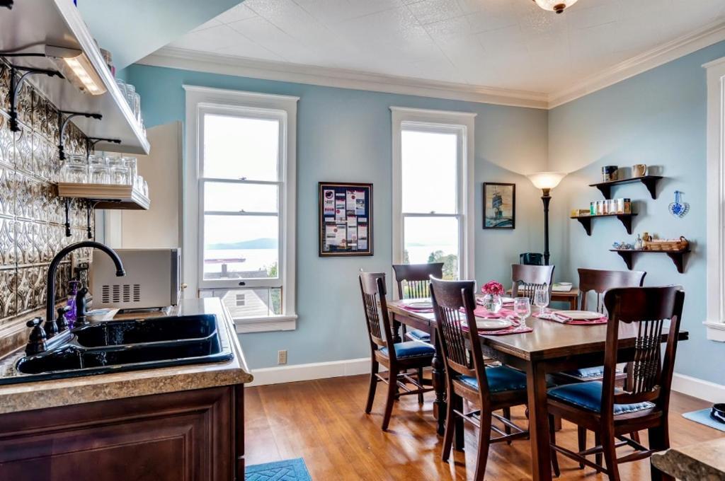 Astoria Painted Lady Historic Apt With River View! Bagian luar foto