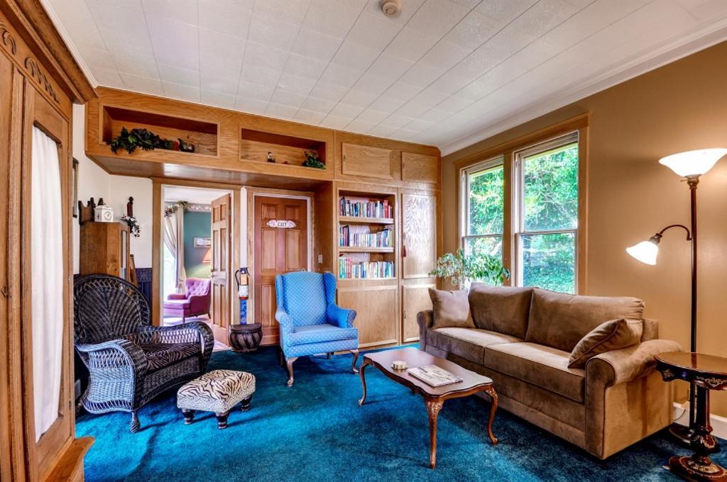 Astoria Painted Lady Historic Apt With River View! Bagian luar foto