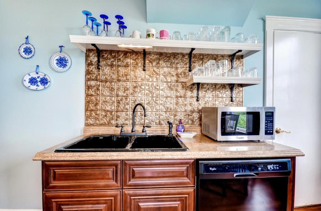 Astoria Painted Lady Historic Apt With River View! Bagian luar foto