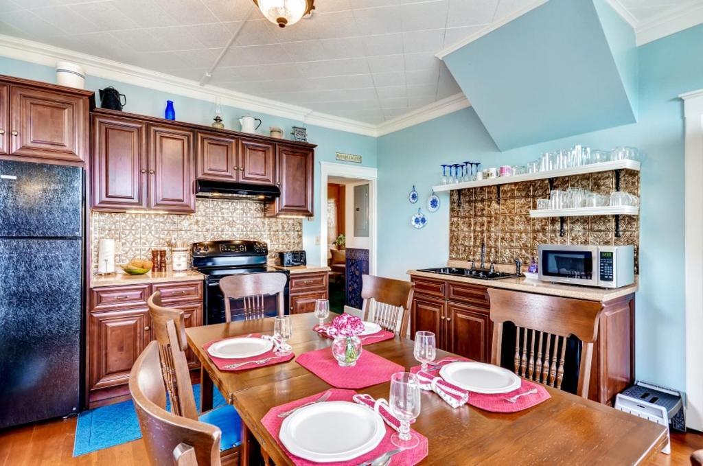 Astoria Painted Lady Historic Apt With River View! Bagian luar foto