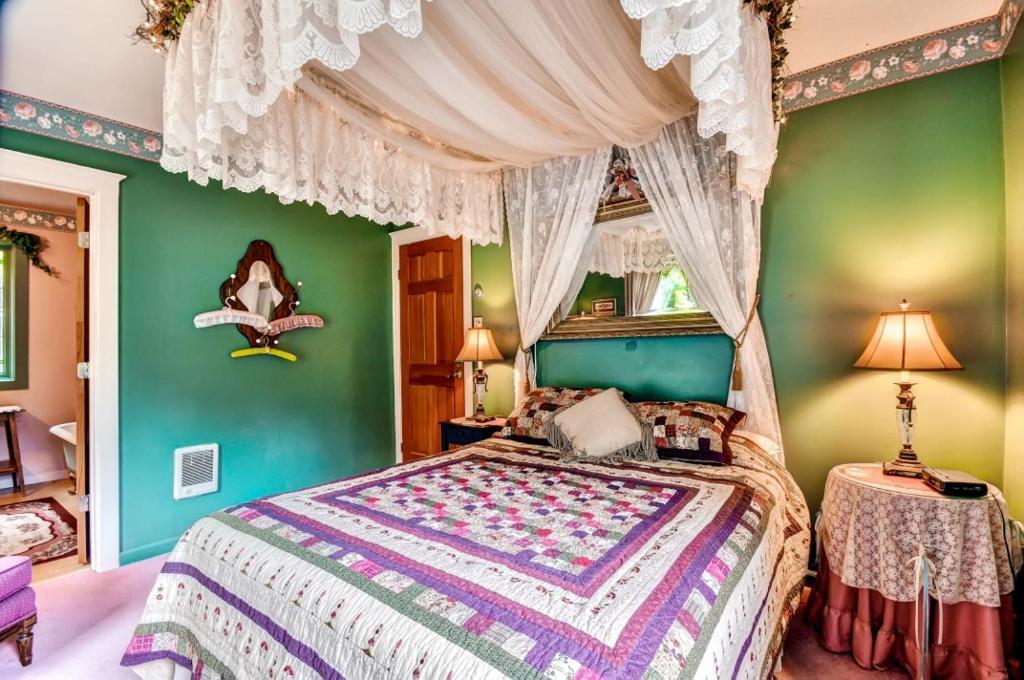 Astoria Painted Lady Historic Apt With River View! Bagian luar foto